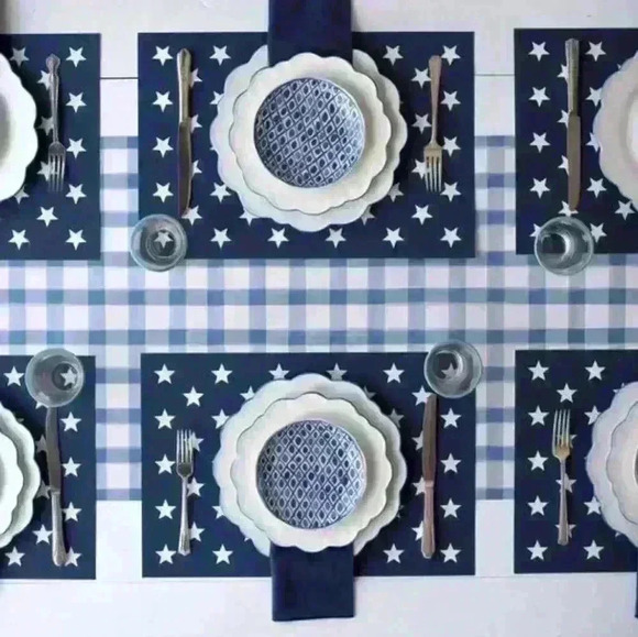 (24) Star Paper Placemats - Picture 2 of 5